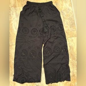 Kiwi & Punch Women’s Black Die Cut Eyelet Swim Cover Up Pants Size Small